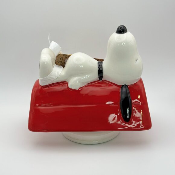 Snoopy Red Doghouse-shaped cookie jar by Rae Dunn | Cookie jar | Ceramic jar - Picture 12 of 14